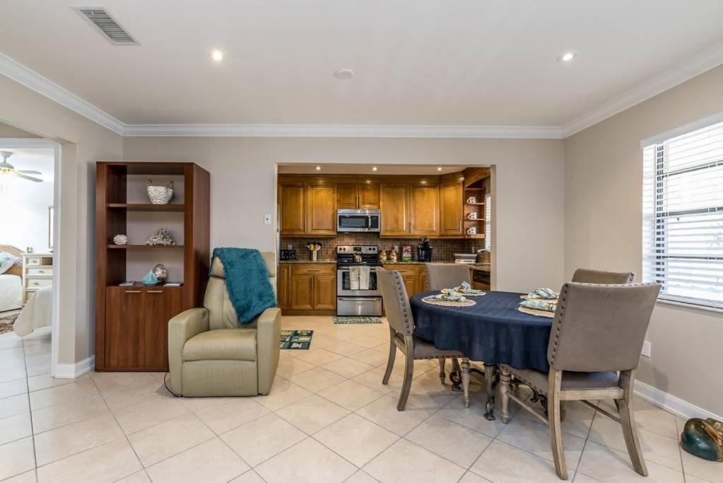 Ocean Vacation Breeze Villa Lantana Kültér fotó